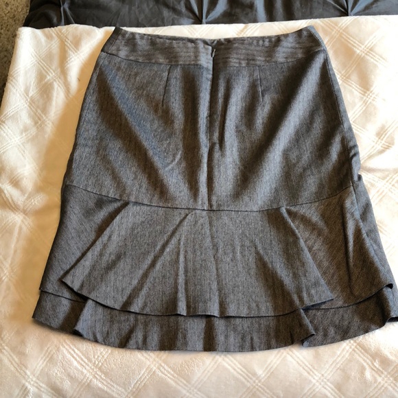 The limited skirt suit - Picture 2 of 4